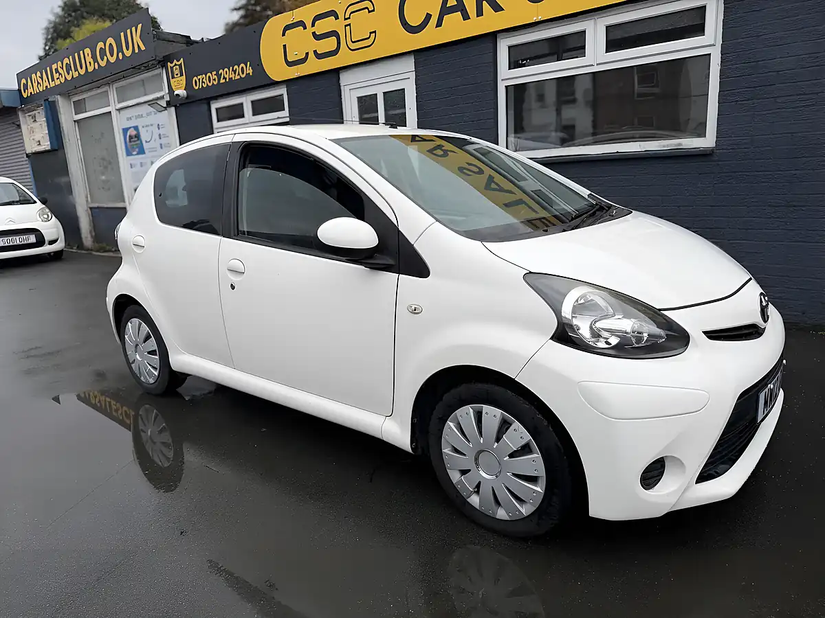 Used 2012 Toyota Aygo Ice White - Interior and Exterior details 9