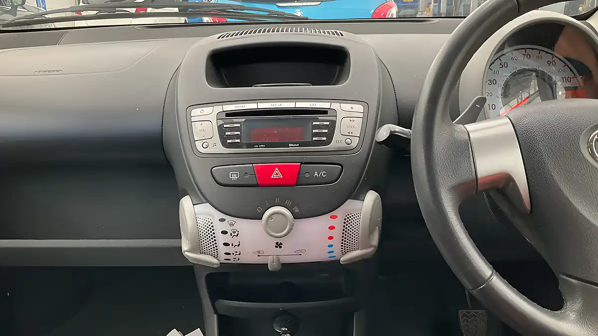 Used 2012 Toyota Aygo Ice White - Interior and Exterior details 10