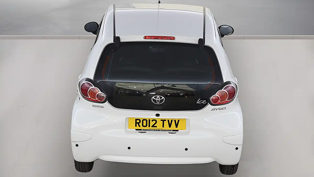 Used 2012 Toyota Aygo Ice White - Interior and Exterior details 5