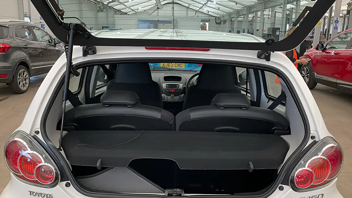 Used 2012 Toyota Aygo Ice White - Interior and Exterior details 6