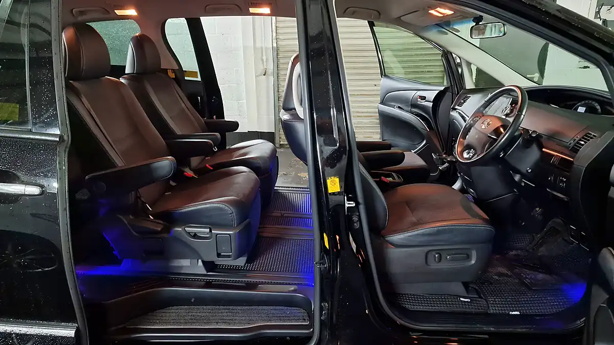 Used 2012 Toyota Estima Aeras Black - Interior and Exterior details 12