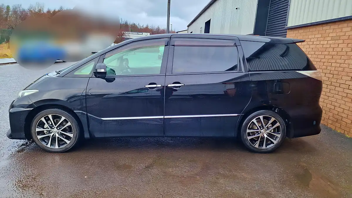 Used 2012 Toyota Estima Aeras Black - Interior and Exterior details 5