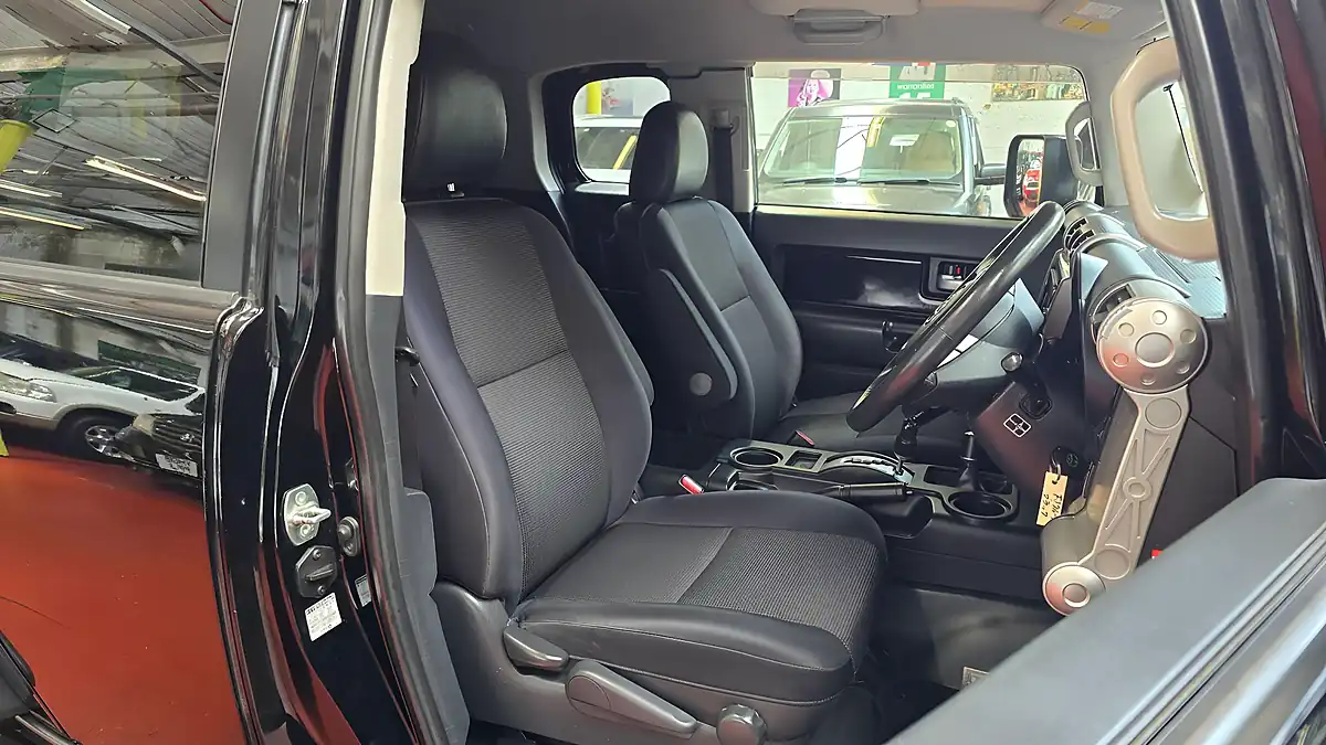 Used 2012 Toyota Fj Cruiser Black Colour Pkg 4WD a-Track Black - Interior and Exterior details 4