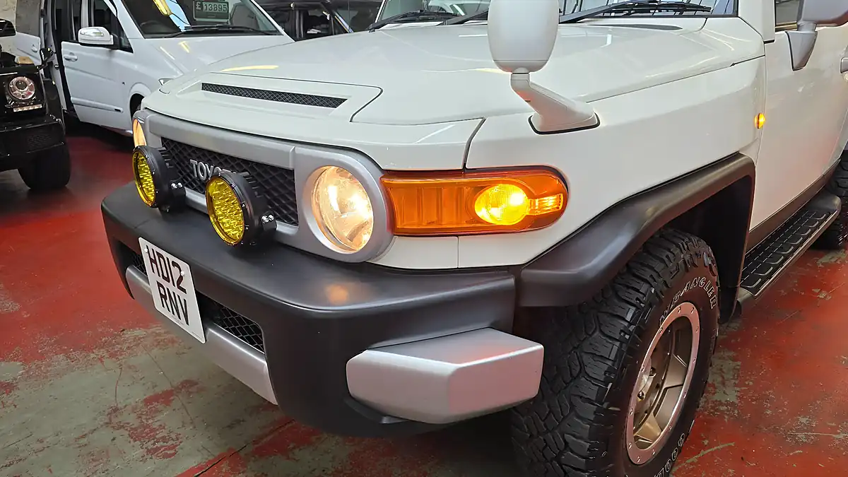 Used 2012 Toyota Fj Cruiser Factory Off Road Pack Trd Alloys White - Interior and Exterior details 4