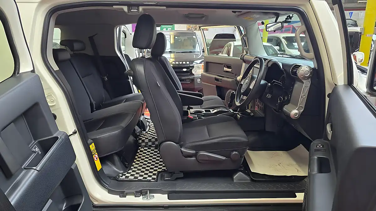 Used 2012 Toyota Fj Cruiser Factory Off Road Pack Trd Alloys White - Interior and Exterior details 7