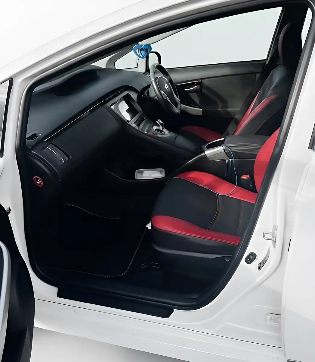 Used 2012 Toyota Prius White - Interior and Exterior details 7