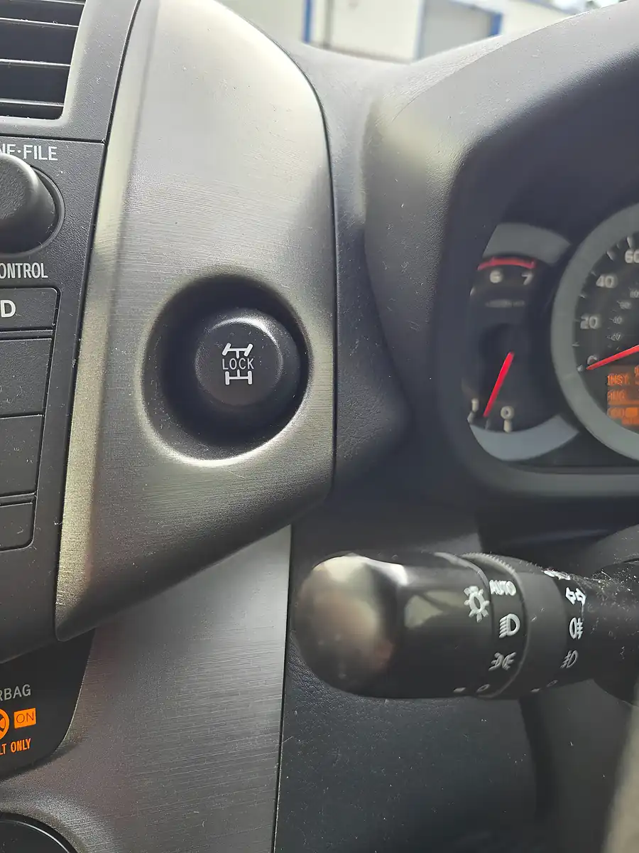 Used 2012 Toyota RAV4 Xt-R 4WD Grey - Interior and Exterior details 18