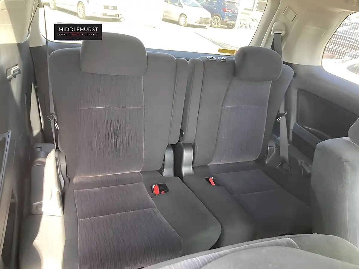 Used 2012 Toyota Vellfire Z (7 Seater) White Pearl Mica Metallic - Interior and Exterior details 11