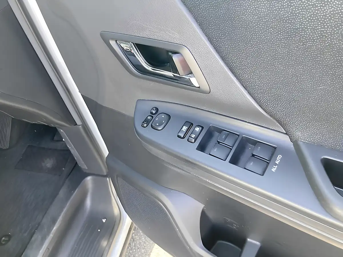 Used 2012 Toyota Vellfire Z (7 Seater) White Pearl Mica Metallic - Interior and Exterior details 13