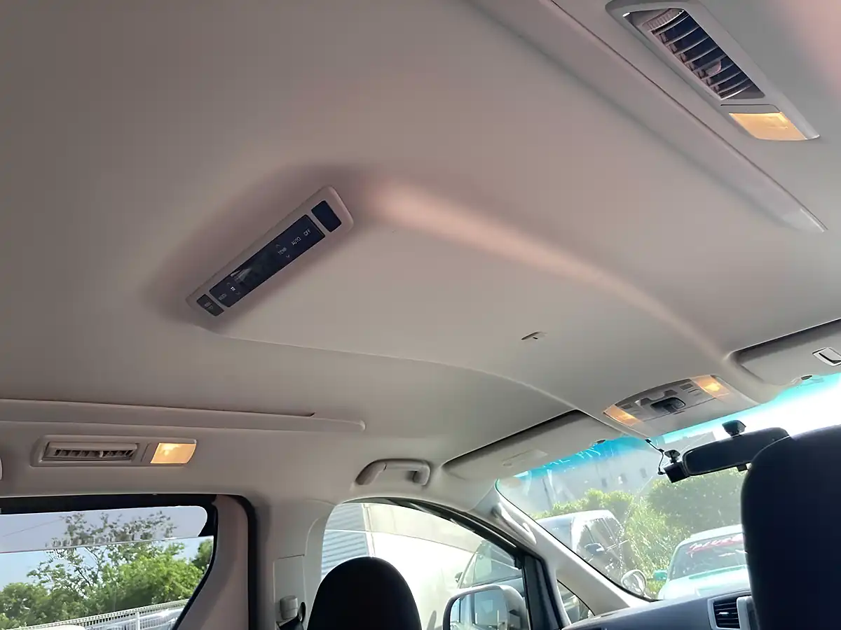 Used 2012 Toyota Vellfire Z (7 Seater) White Pearl Mica Metallic - Interior and Exterior details 16