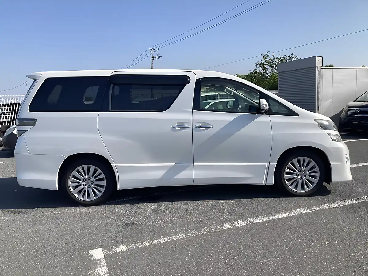 Used 2012 Toyota Vellfire Z (7 Seater) White Pearl Mica Metallic - Interior and Exterior details 4