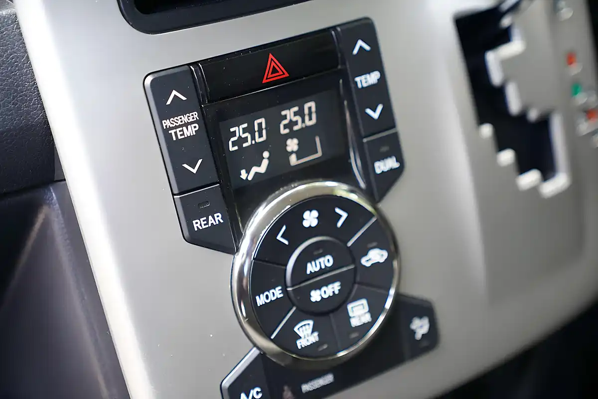 Used 2012 Toyota Voxy X L Edition White - Interior and Exterior details 14