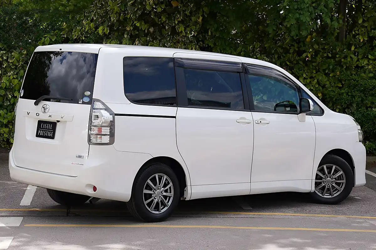 Used 2012 Toyota Voxy X L Edition White - Interior and Exterior details 4