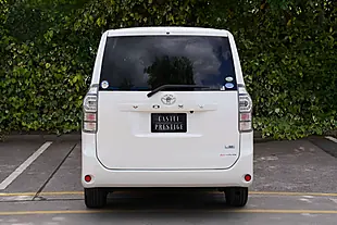 Used 2012 Toyota Voxy X L Edition White - Interior and Exterior details 6