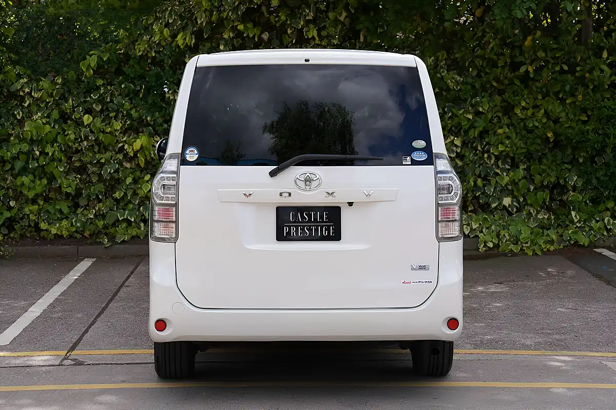 Used 2012 Toyota Voxy X L Edition White - Interior and Exterior details 6
