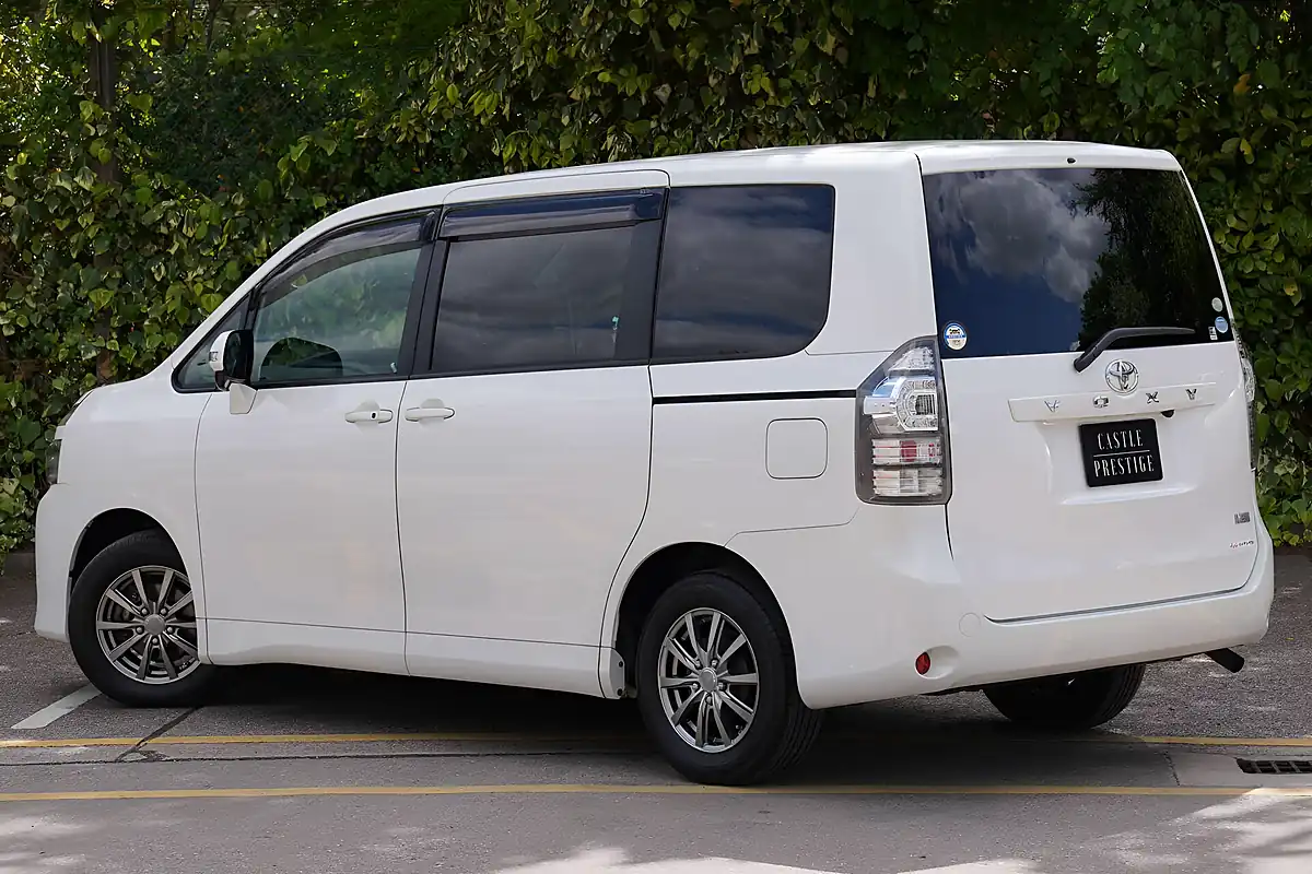 Used 2012 Toyota Voxy X L Edition White - Interior and Exterior details 8
