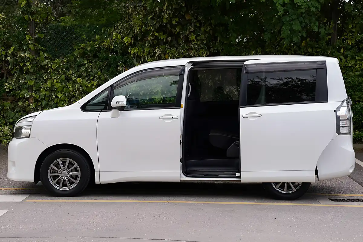 Used 2012 Toyota Voxy X L Edition White - Interior and Exterior details 9