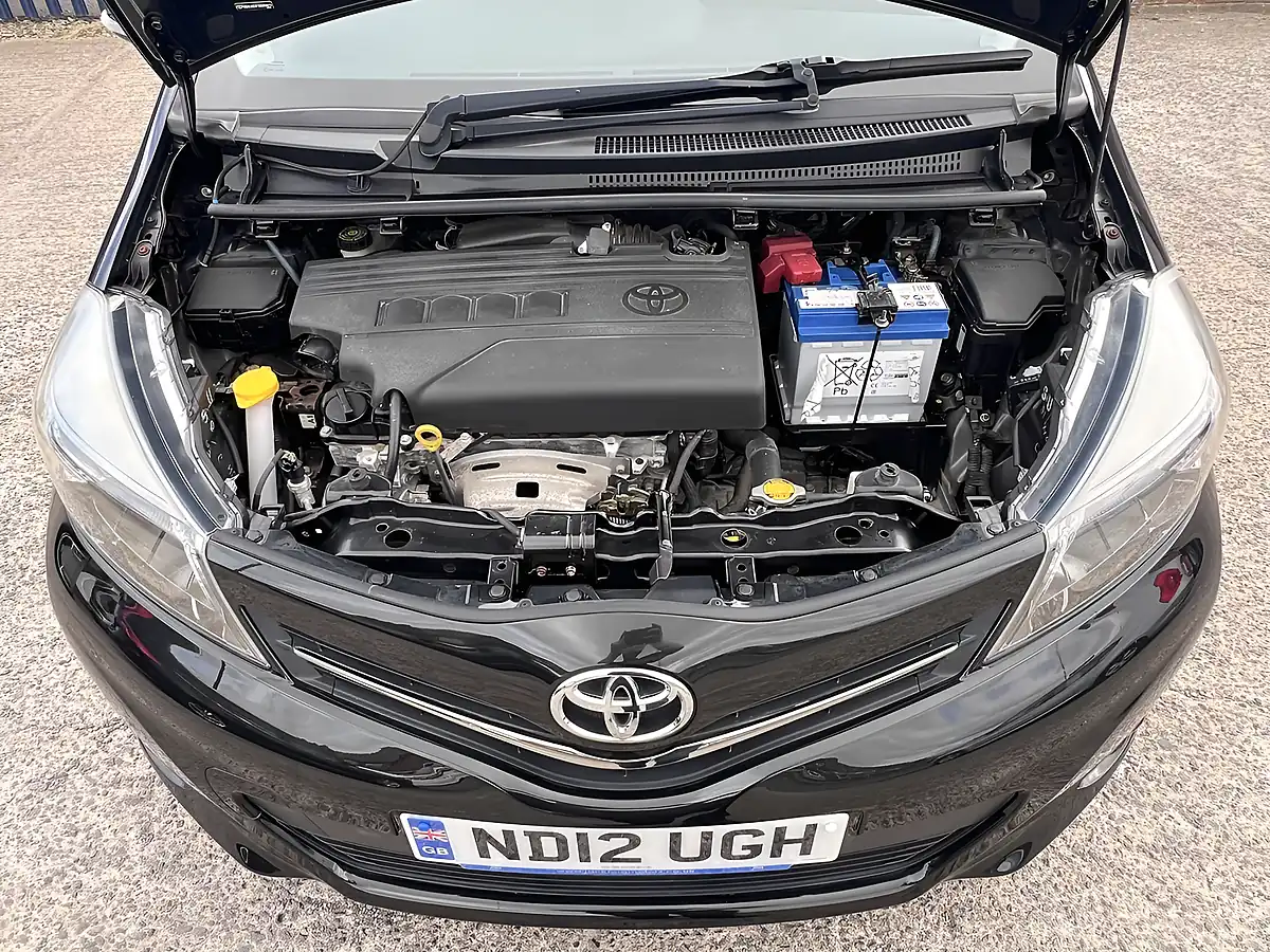 Used 2012 Toyota Yaris Sr Eclipse Black Met - Interior and Exterior details 18