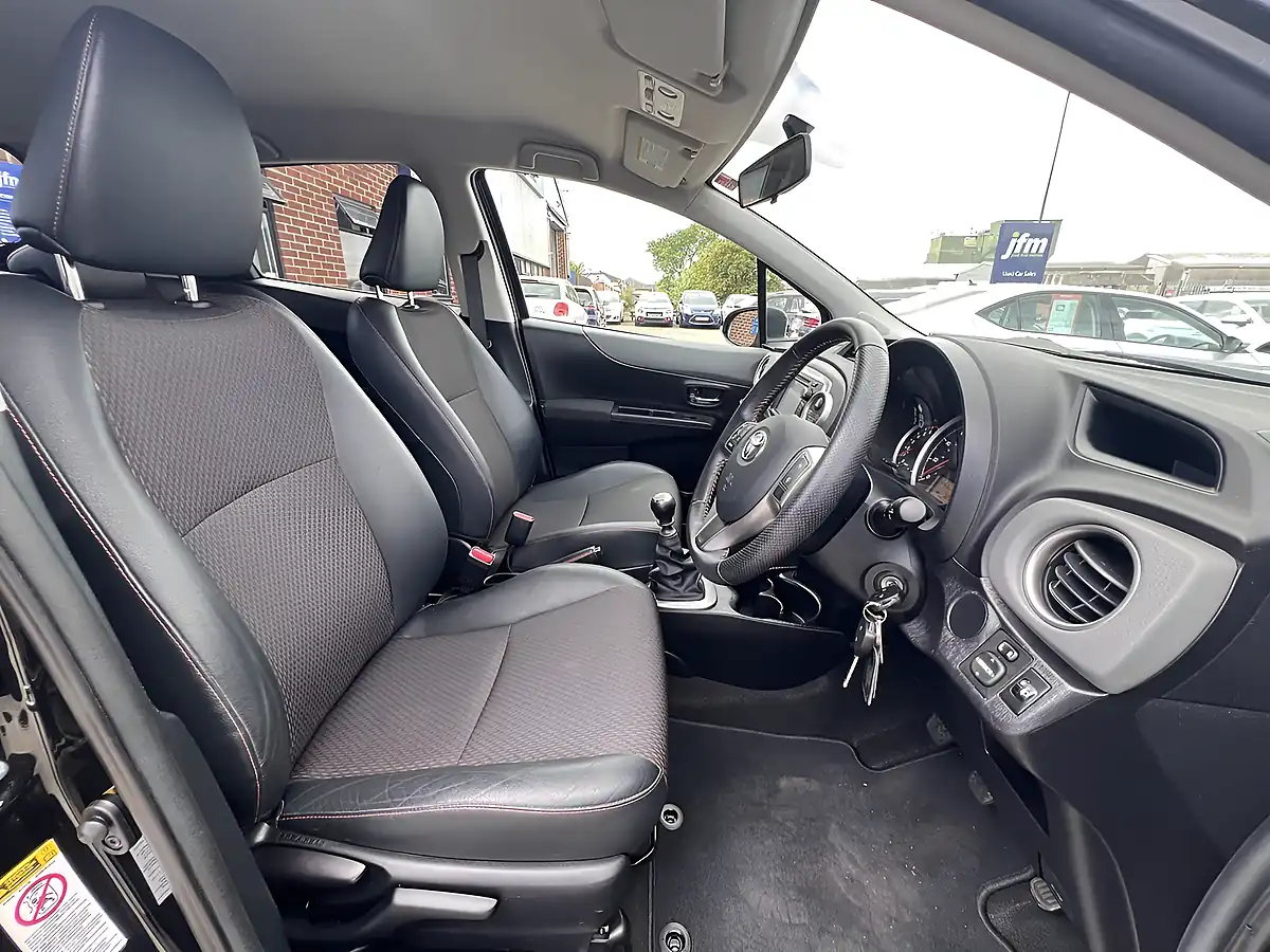 Used 2012 Toyota Yaris Sr Eclipse Black Met - Interior and Exterior details 3
