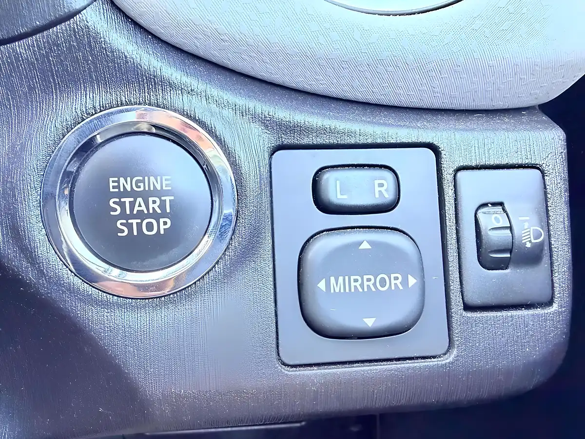 Used 2012 Toyota Yaris T Spirit Multidrive S White - Interior and Exterior details 15