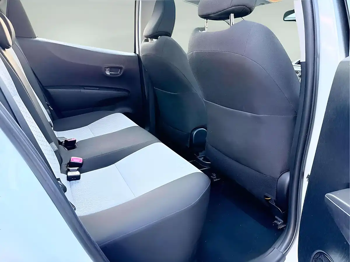 Used 2012 Toyota Yaris T Spirit Multidrive S White - Interior and Exterior details 17
