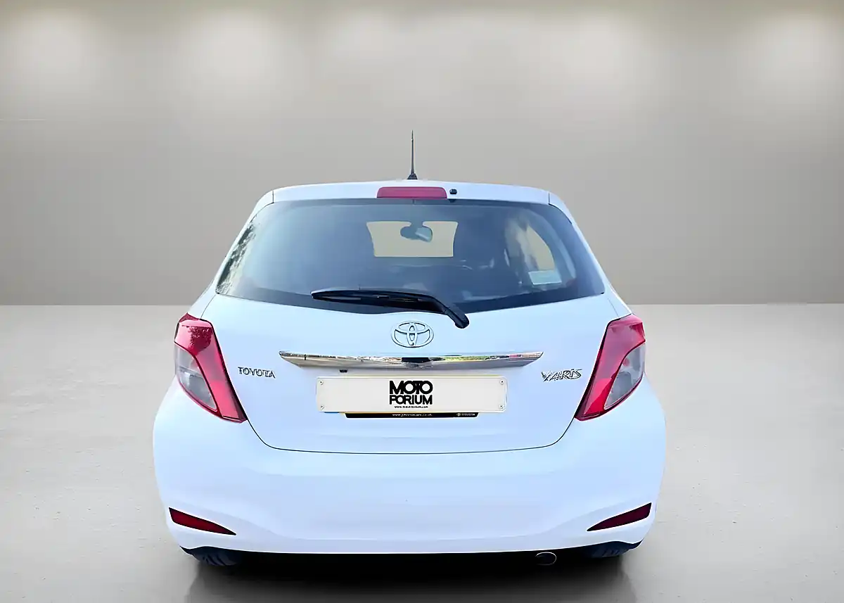 Used 2012 Toyota Yaris T Spirit Multidrive S White - Interior and Exterior details 20