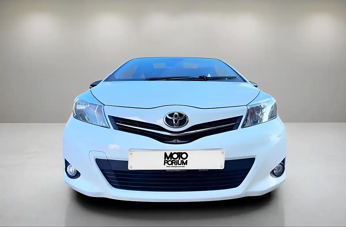 Used 2012 Toyota Yaris T Spirit Multidrive S White - Interior and Exterior details 3