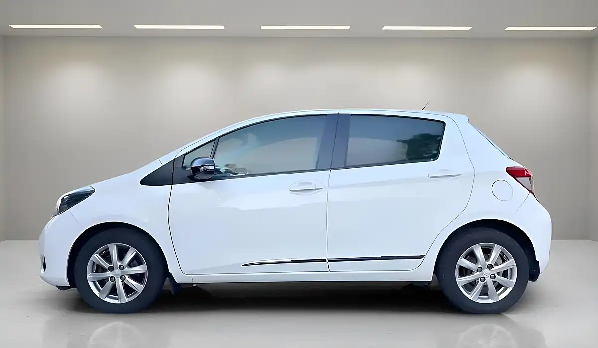 Used 2012 Toyota Yaris T Spirit Multidrive S White - Interior and Exterior details 5