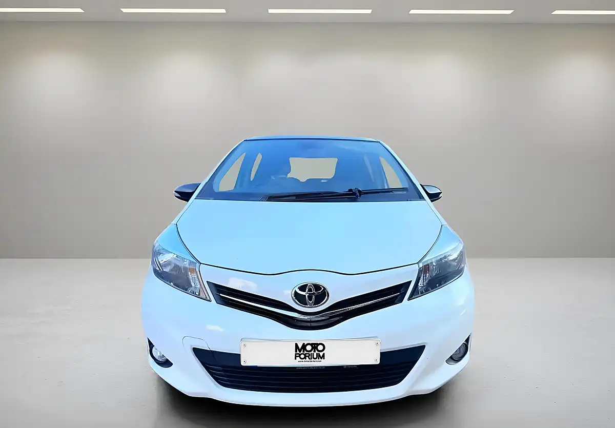 Used 2012 Toyota Yaris T Spirit Multidrive S White - Interior and Exterior details 7