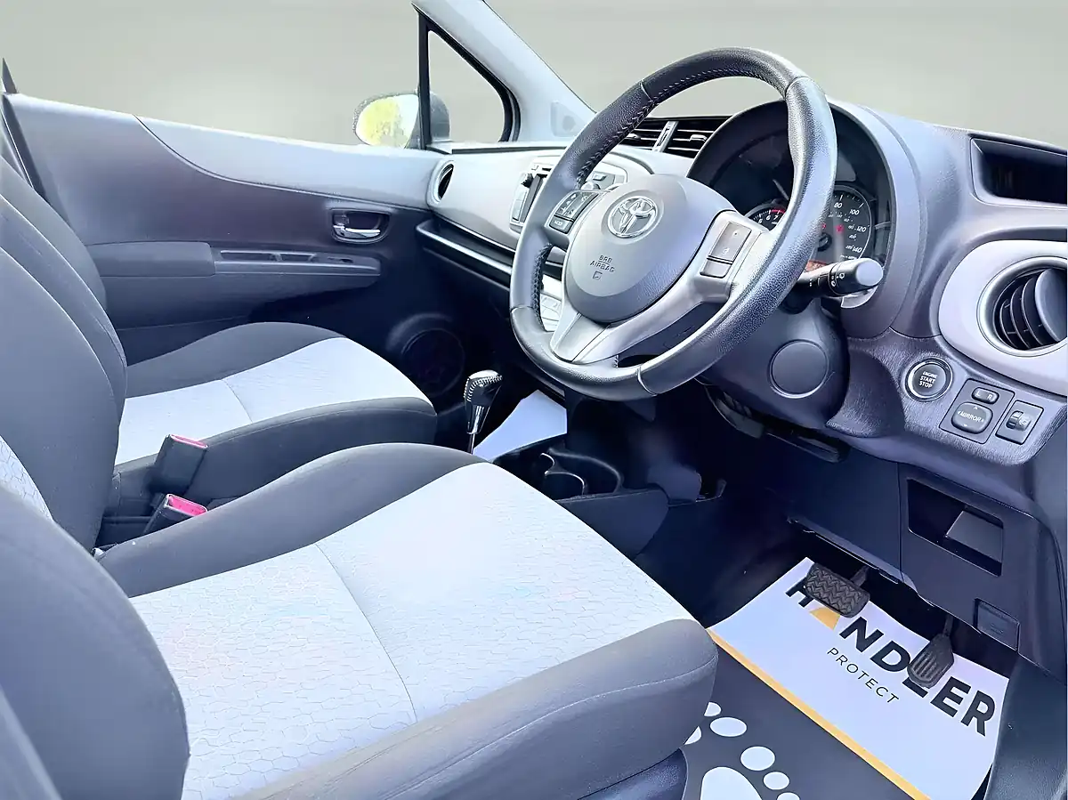 Used 2012 Toyota Yaris T Spirit Multidrive S White - Interior and Exterior details 8