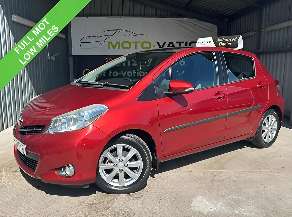 Used 2012 Toyota Yaris T Spirit Red - Front View