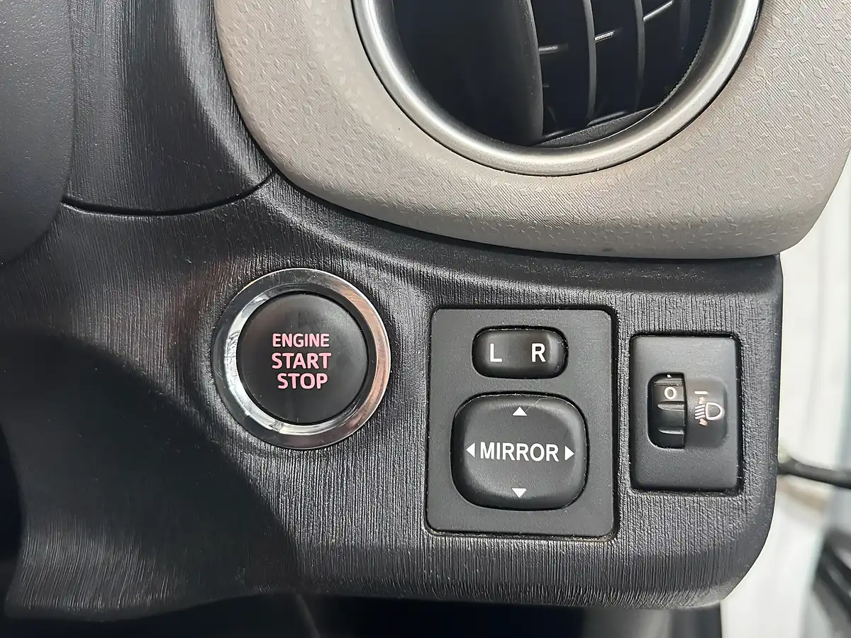 Used 2012 Toyota Yaris T Spirit White - Interior and Exterior details 12