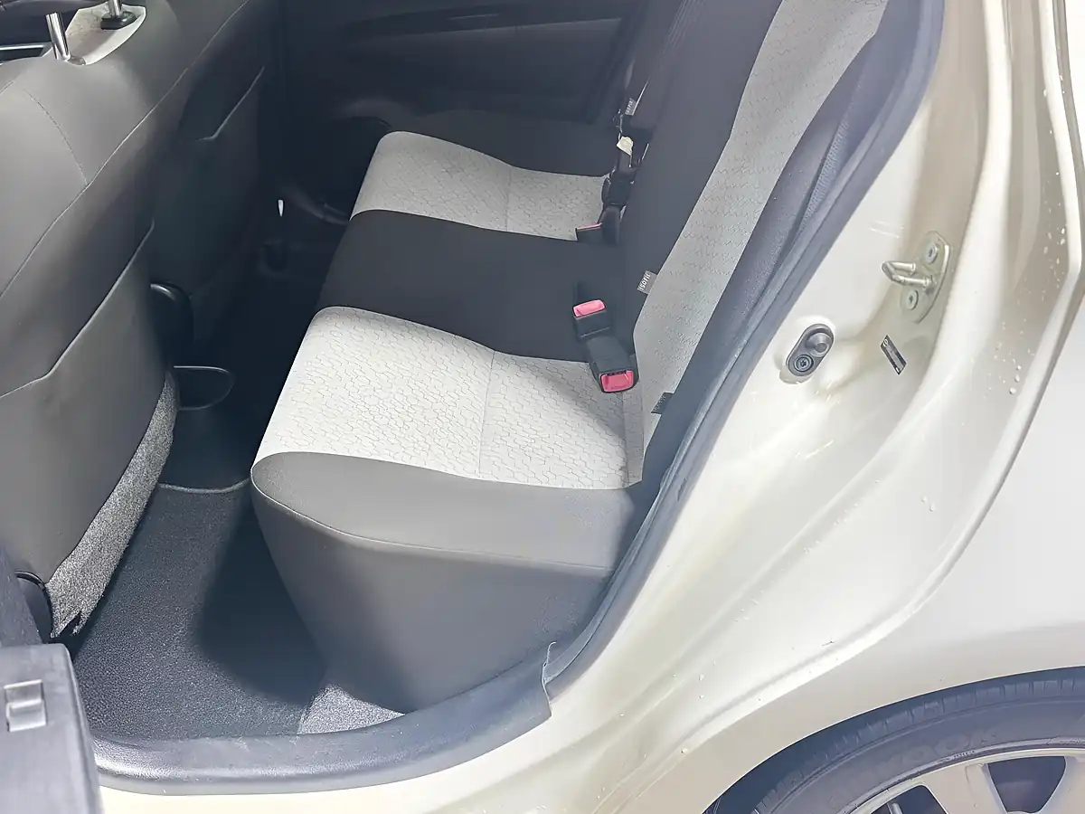 Used 2012 Toyota Yaris T Spirit White - Interior and Exterior details 15