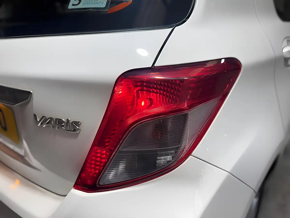 Used 2012 Toyota Yaris T Spirit White - Interior and Exterior details 17