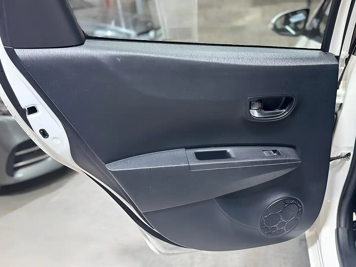 Used 2012 Toyota Yaris T Spirit White - Interior and Exterior details 19