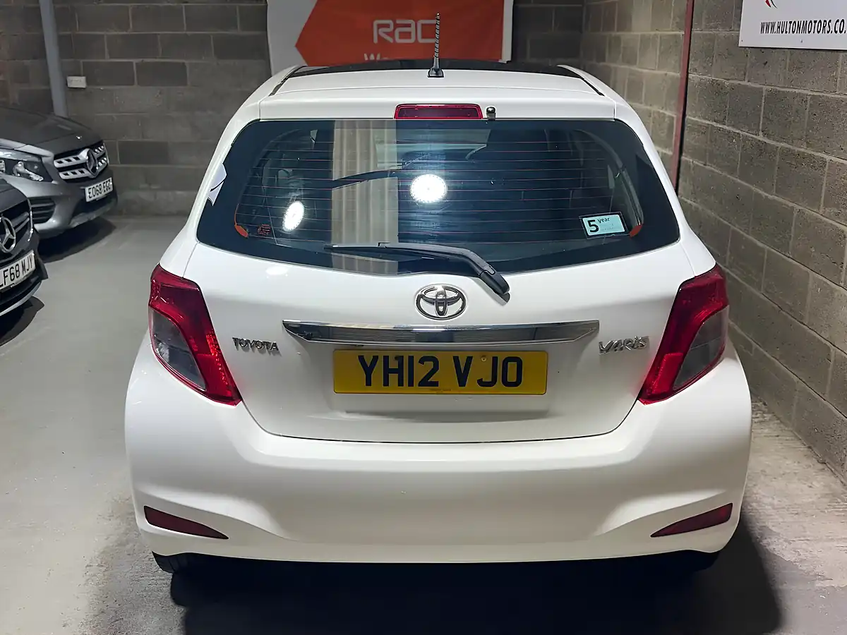 Used 2012 Toyota Yaris T Spirit White - Interior and Exterior details 3