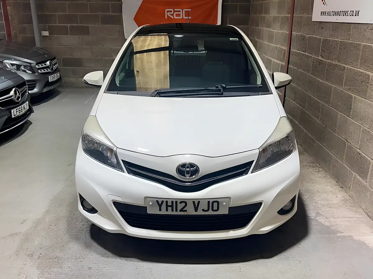Used 2012 Toyota Yaris T Spirit White - Interior and Exterior details 4