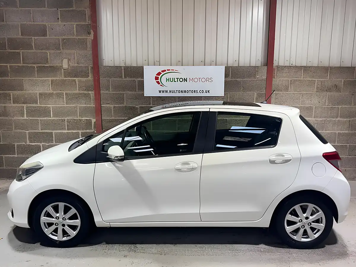 Used 2012 Toyota Yaris T Spirit White - Interior and Exterior details 6