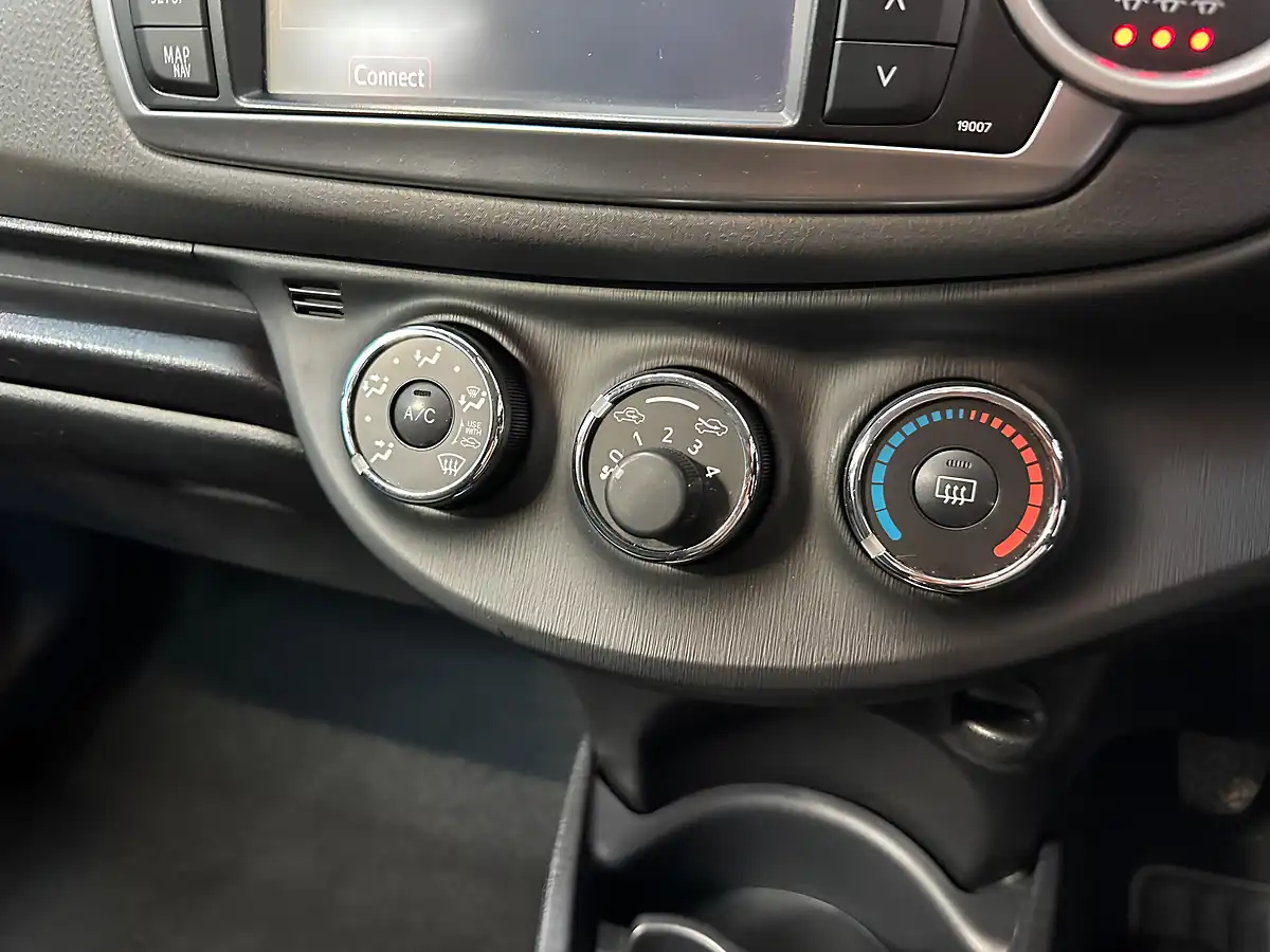 Used 2012 Toyota Yaris Tr Decuma Grey - Interior and Exterior details 13