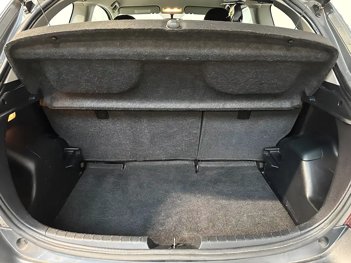 Used 2012 Toyota Yaris Tr Decuma Grey - Interior and Exterior details 17