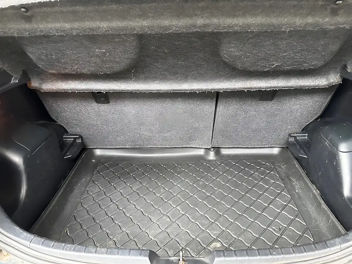 Used 2012 Toyota Yaris Tr Decuma Grey - Interior and Exterior details 19