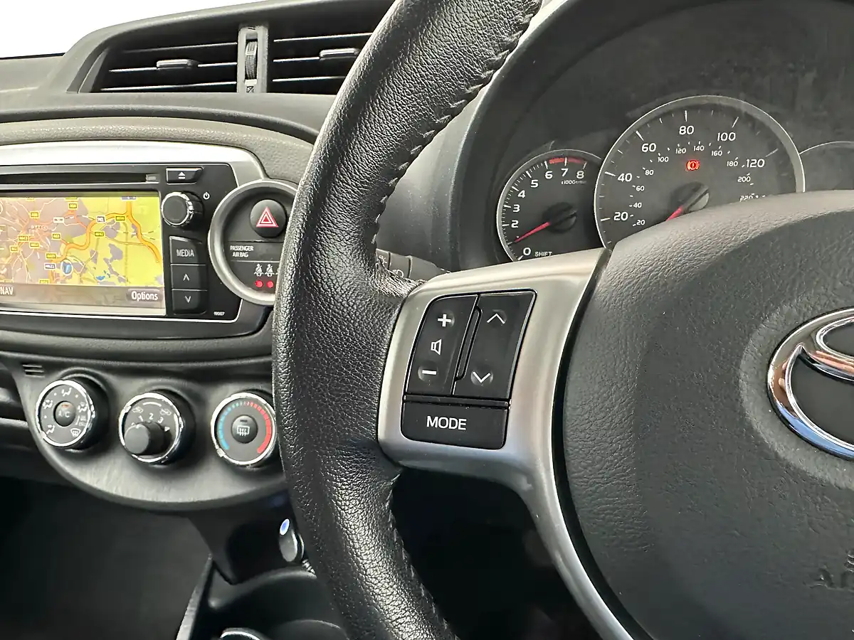 Used 2012 Toyota Yaris Tr Pure White - Interior and Exterior details 14