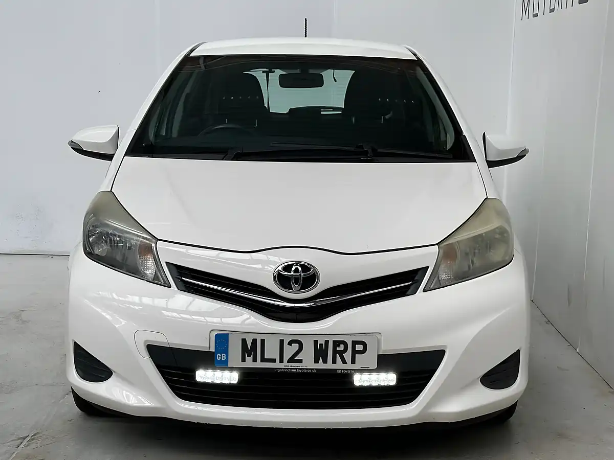 Used 2012 Toyota Yaris Tr Pure White - Interior and Exterior details 2