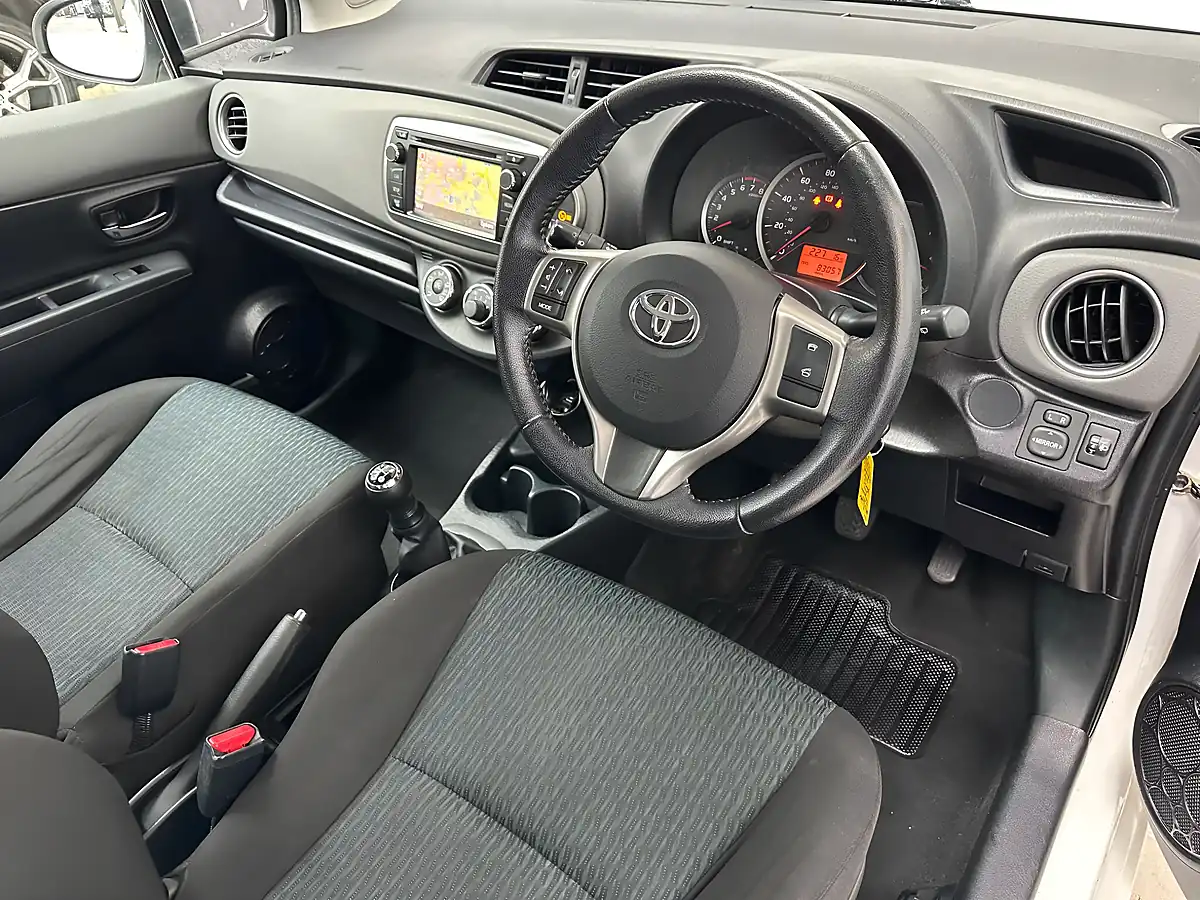 Used 2012 Toyota Yaris Tr Pure White - Interior and Exterior details 3