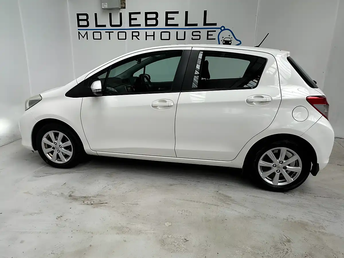 Used 2012 Toyota Yaris Tr Pure White - Interior and Exterior details 6