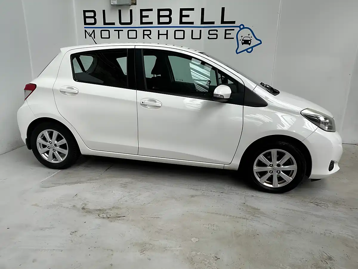 Used 2012 Toyota Yaris Tr Pure White - Interior and Exterior details 7