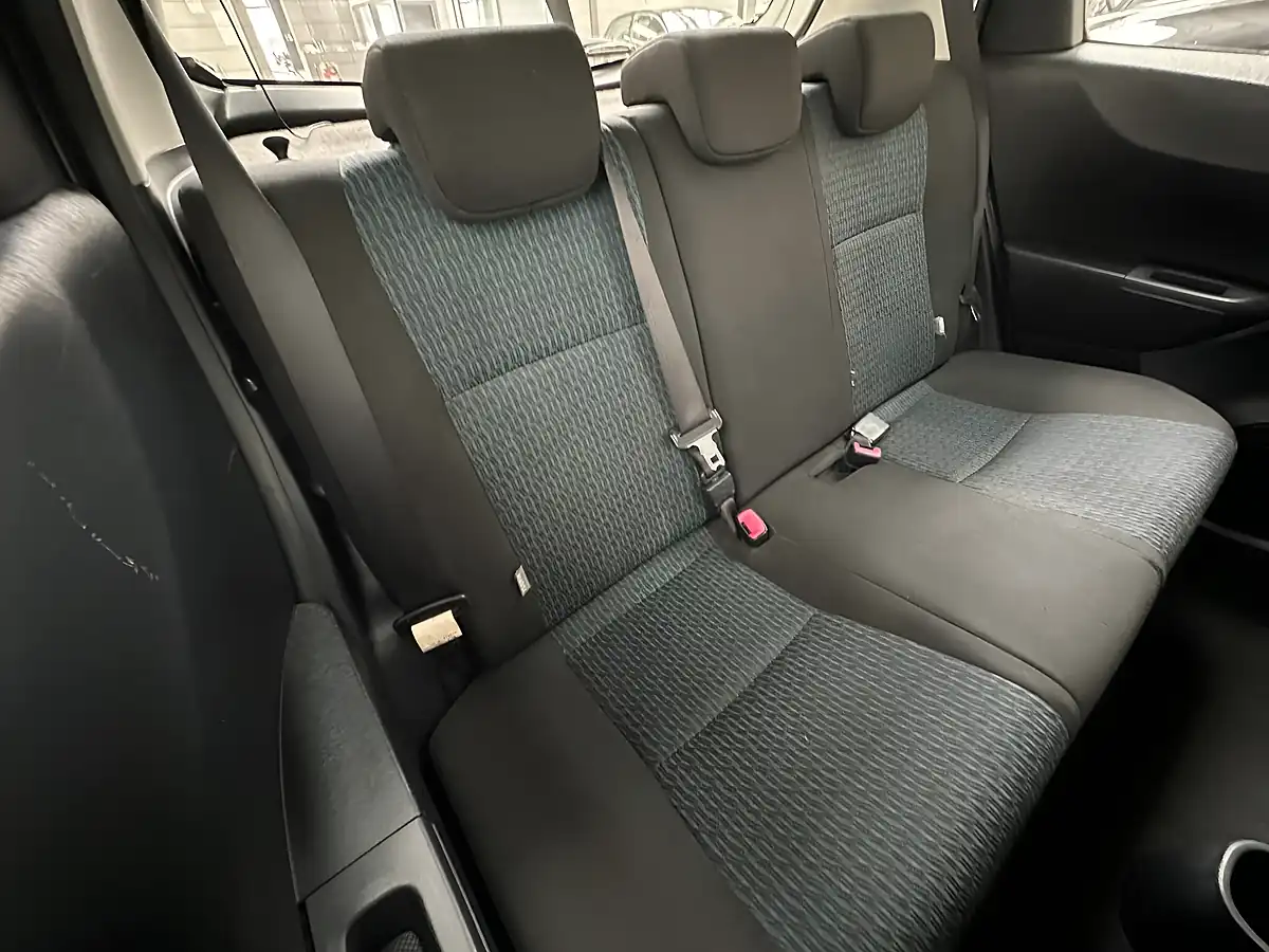Used 2012 Toyota Yaris Tr Pure White - Interior and Exterior details 8