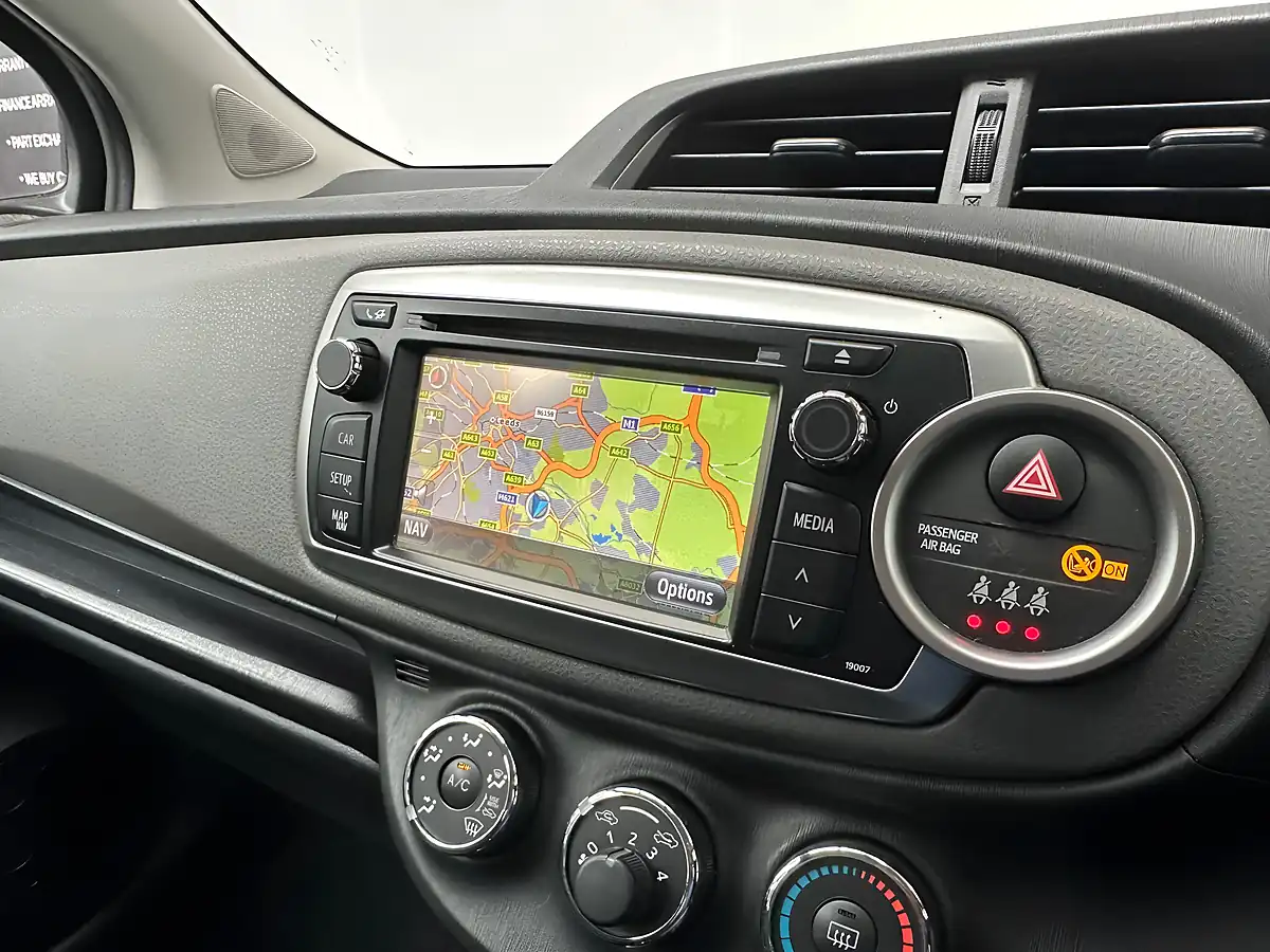 Used 2012 Toyota Yaris Tr Pure White - Interior and Exterior details 9