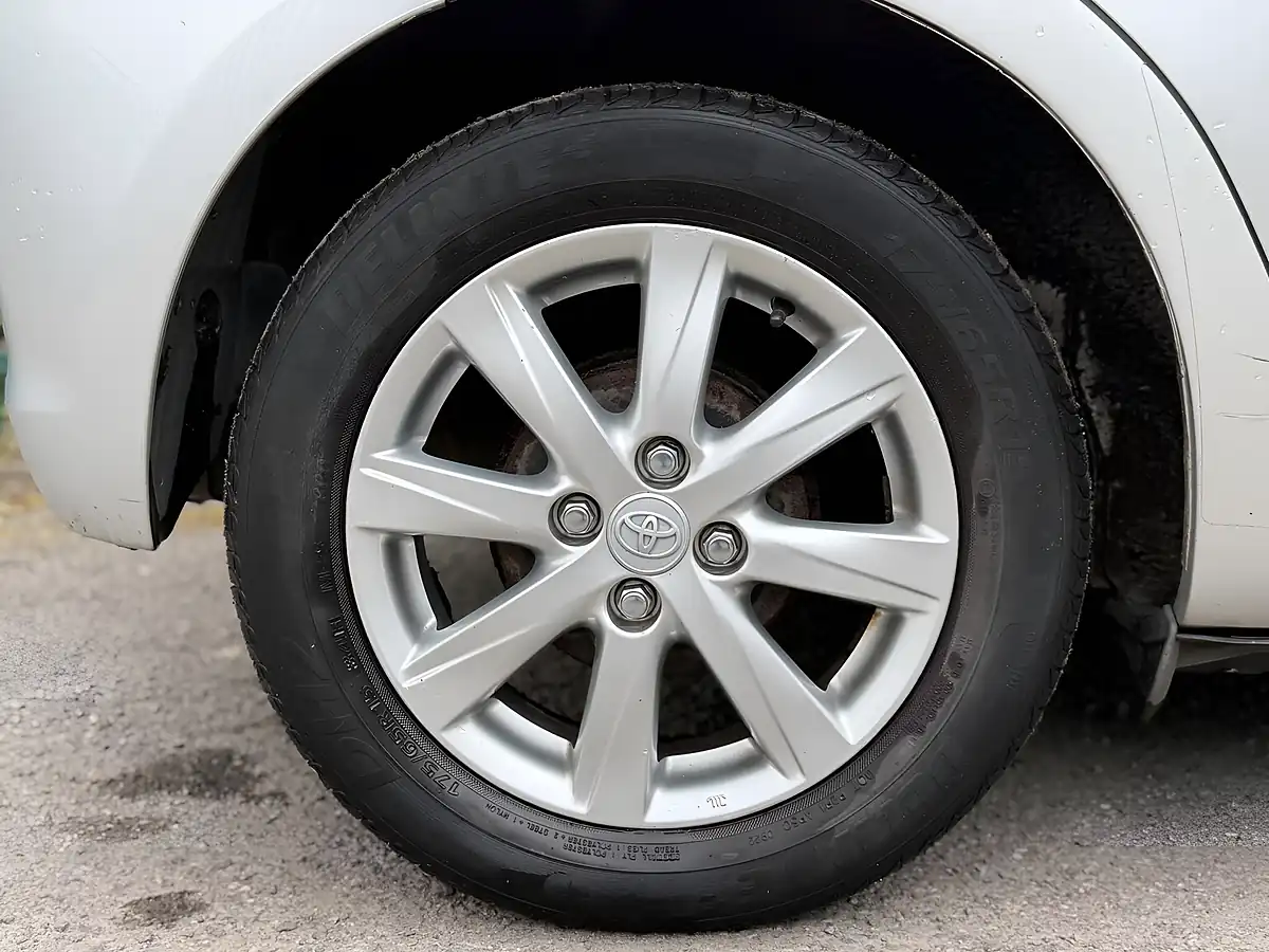 Used 2012 Toyota Yaris Tr Silver - Interior and Exterior details 13