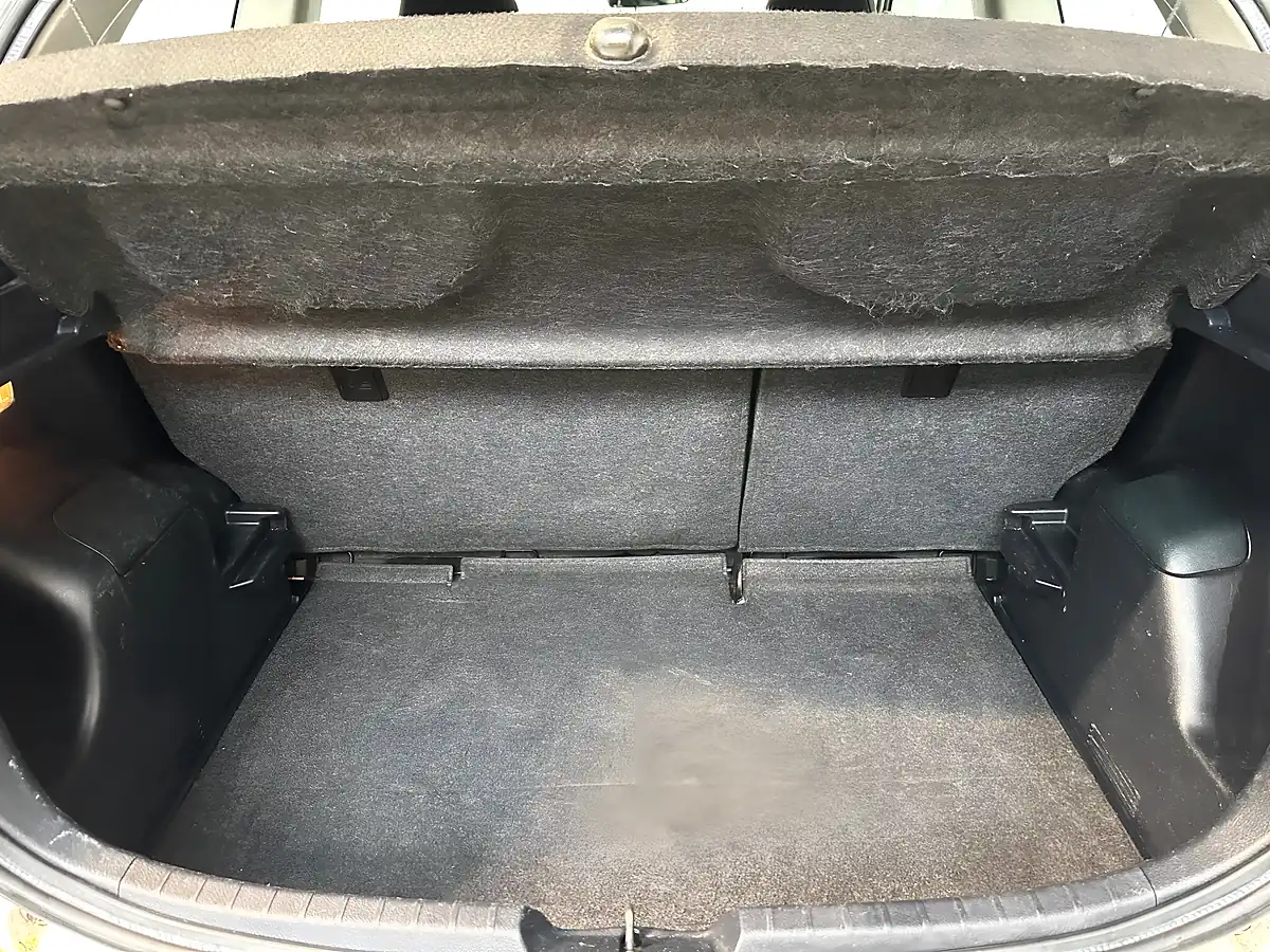 Used 2012 Toyota Yaris Tr White - Interior and Exterior details 17